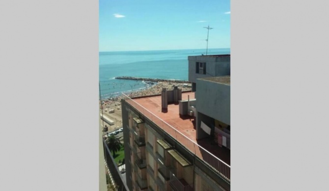 Departamento de 5 ambientes sobre el mar