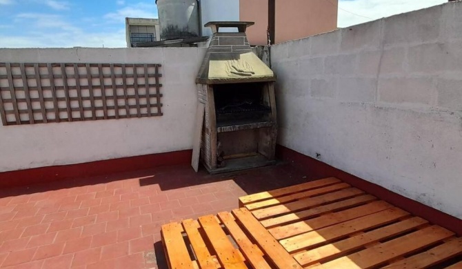 Departamento con Terraza y Parrilla.