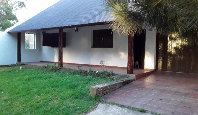 Estilo Campo Casa de 3 ambientes cochera interna