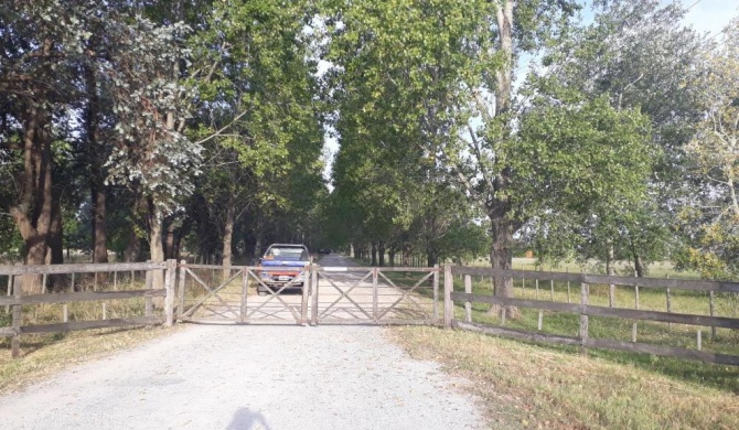 CABAÑA con PISCINA en las AFUERAS de la CIUDAD