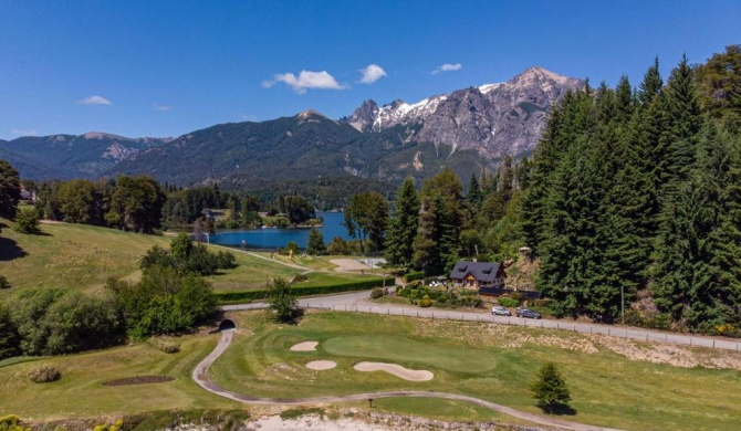 Casa en Llao Llao con vista al lago y campo de golf