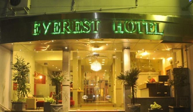 Hotel Everest