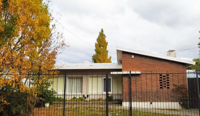 Casa grande y cómoda en el centro de Esquel