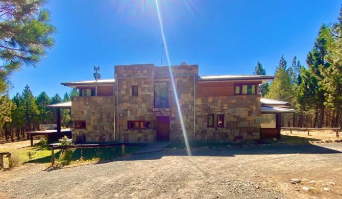 Hermosa Casa En Bosque De Pinos