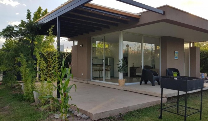 Casa en Vistalba para dos personas con yacuzzi de temporada en la terraza