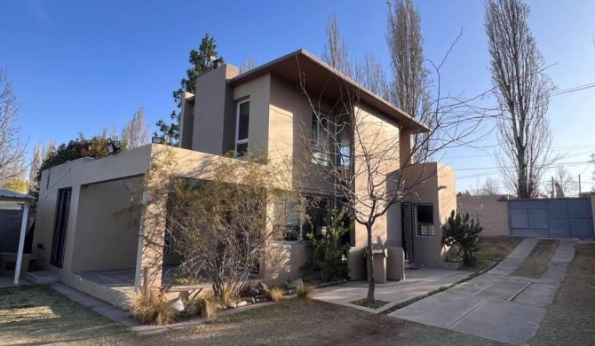 Casa La Jarilla, con jardín y piscina en Vistalba