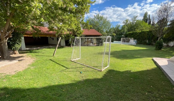 Hermosa casa , amplia , iluminada , con pileta Luján de Cuyo, Mendoza, Argentina Compartir